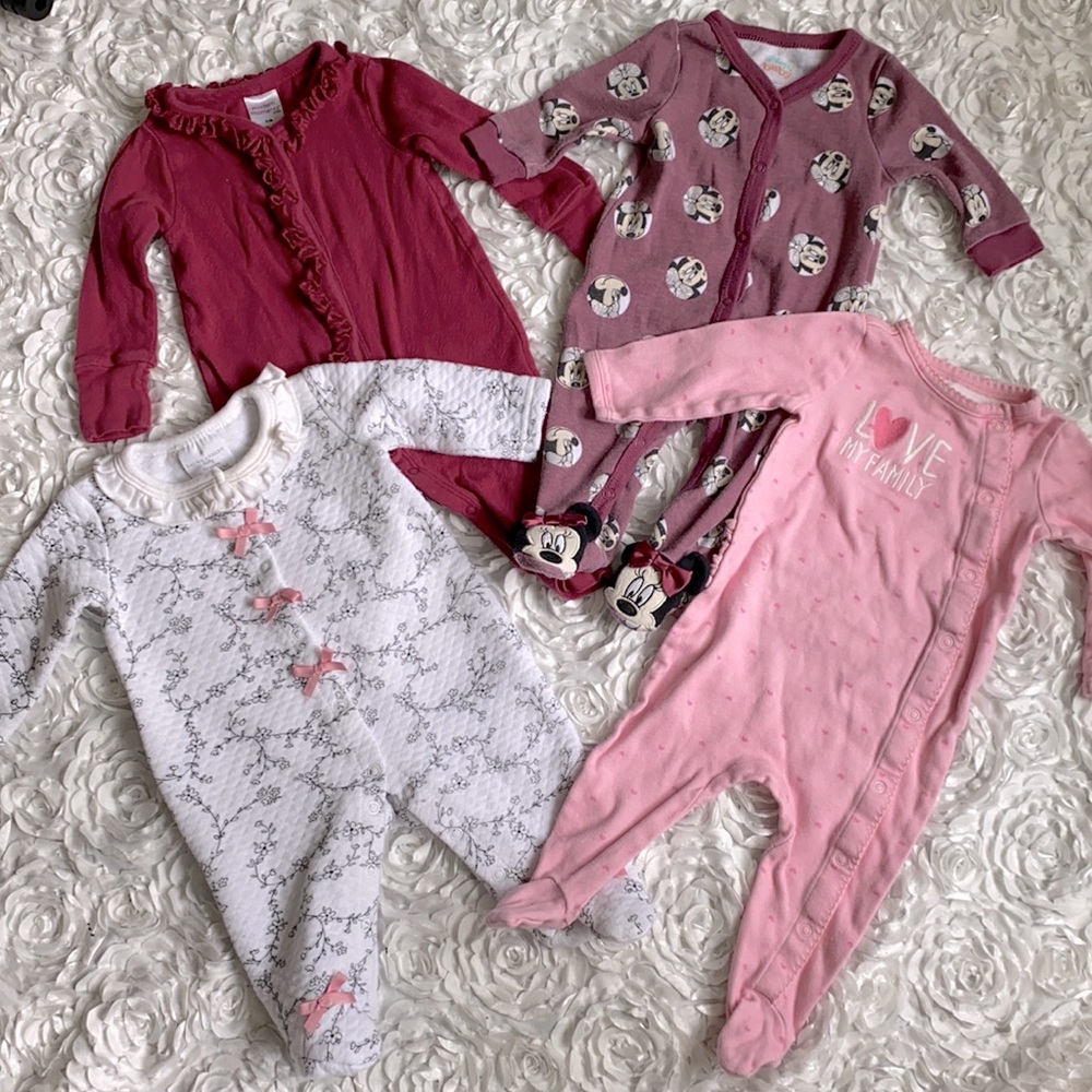 3/$30 bundle of 4 baby‎ onesies size 0-3 months